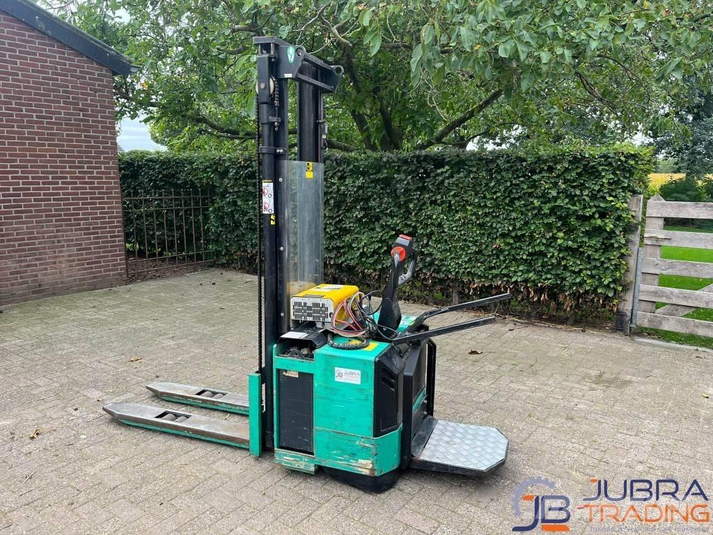 Mitsubishi SB12V Pallettruck met meerij platform