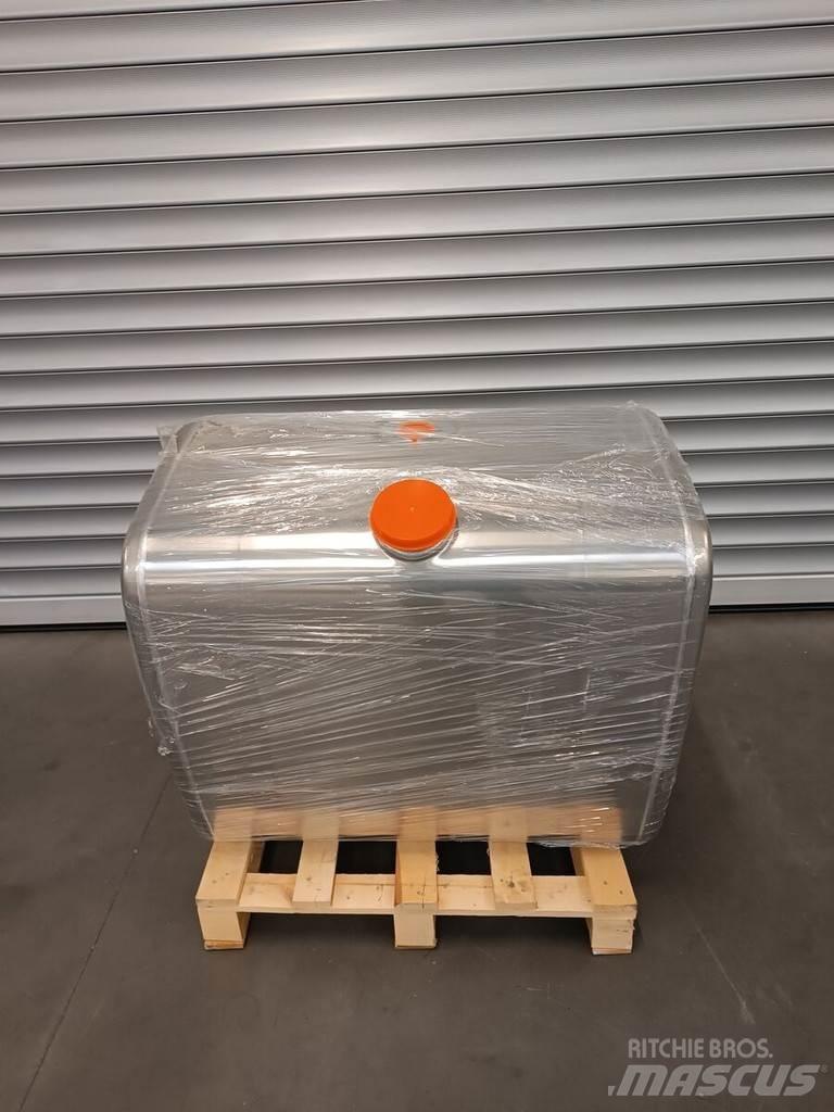 Volvo 400 L. Brandstof-en toegevoegde tanks