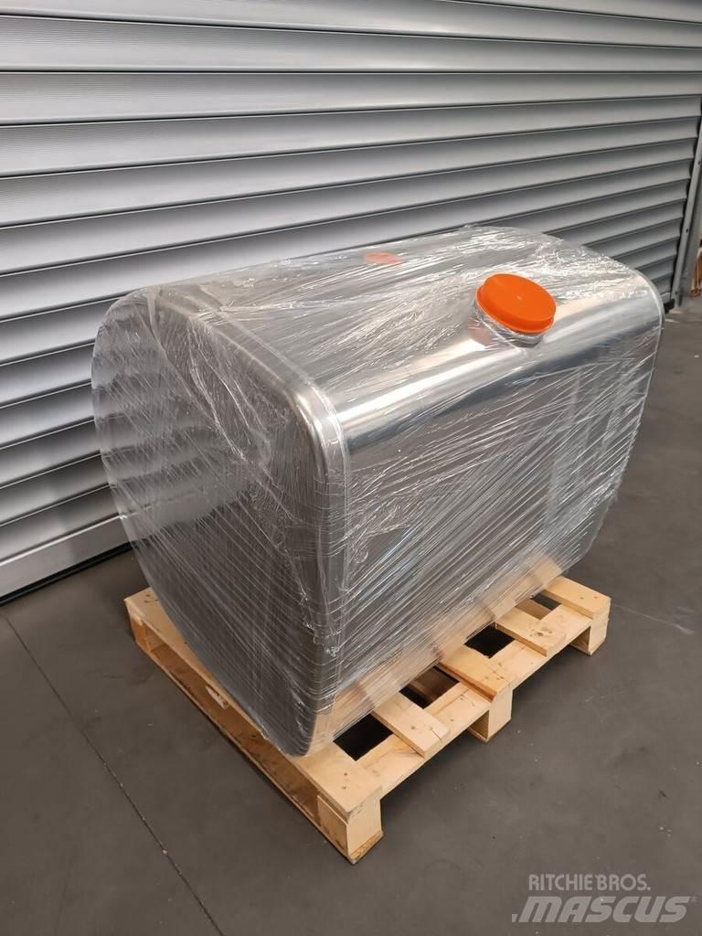 Volvo 400 L. Brandstof-en toegevoegde tanks