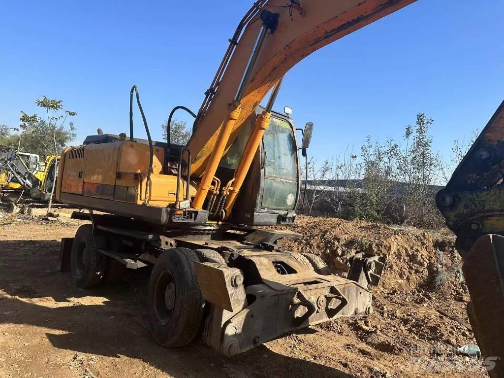 Hyundai R210WD Wielgraafmachines
