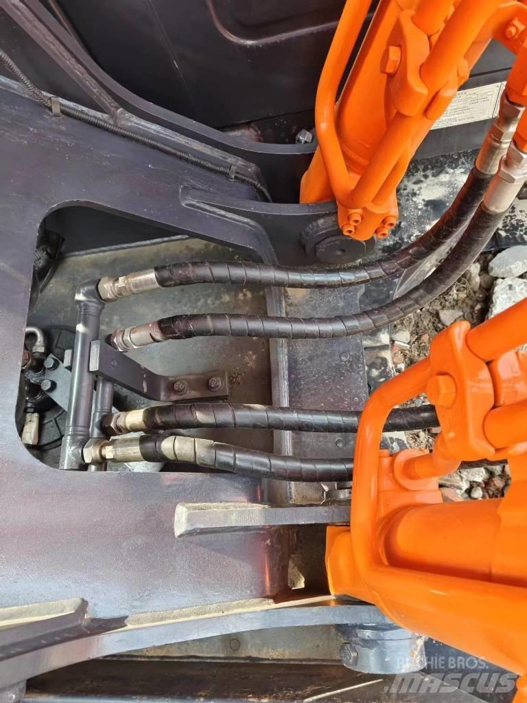 Hitachi ZX 200 Rupsgraafmachines