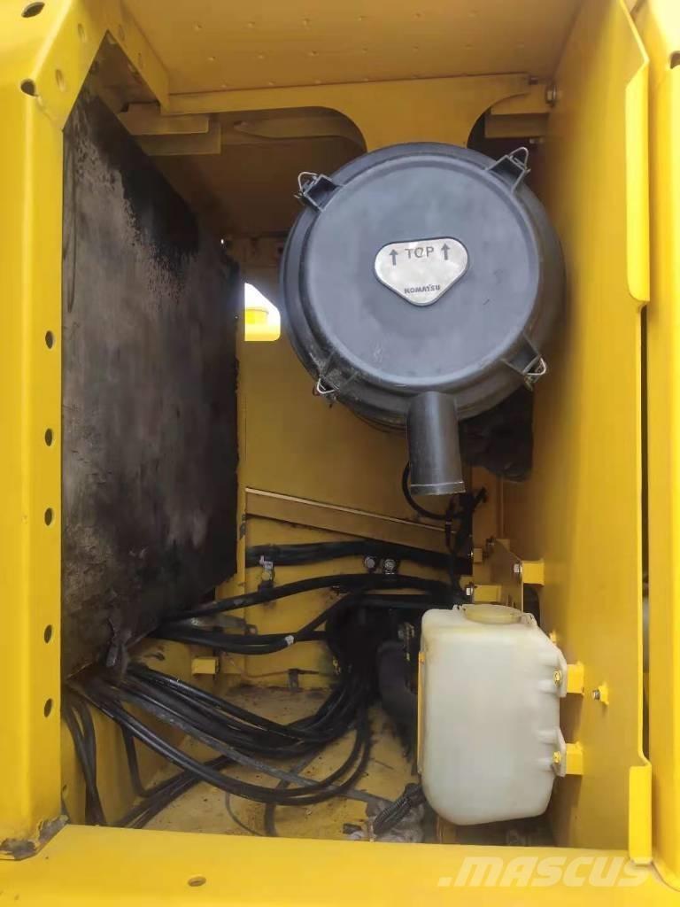 Komatsu 220-8 Rupsgraafmachines