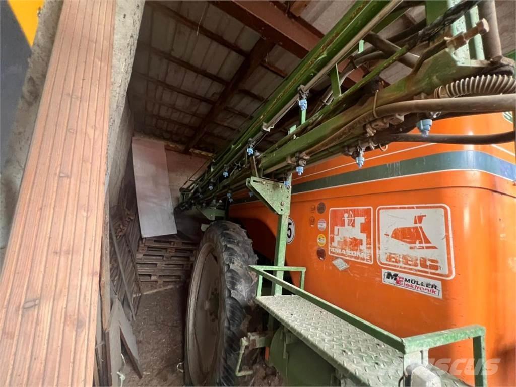 Amazone S330 Nova Getrokken spuitmachines