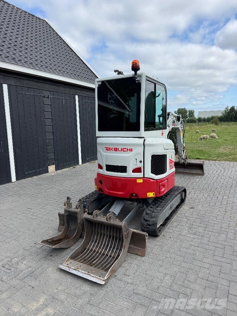 Takeuchi TB 325 R Minigraafmachines < 7t