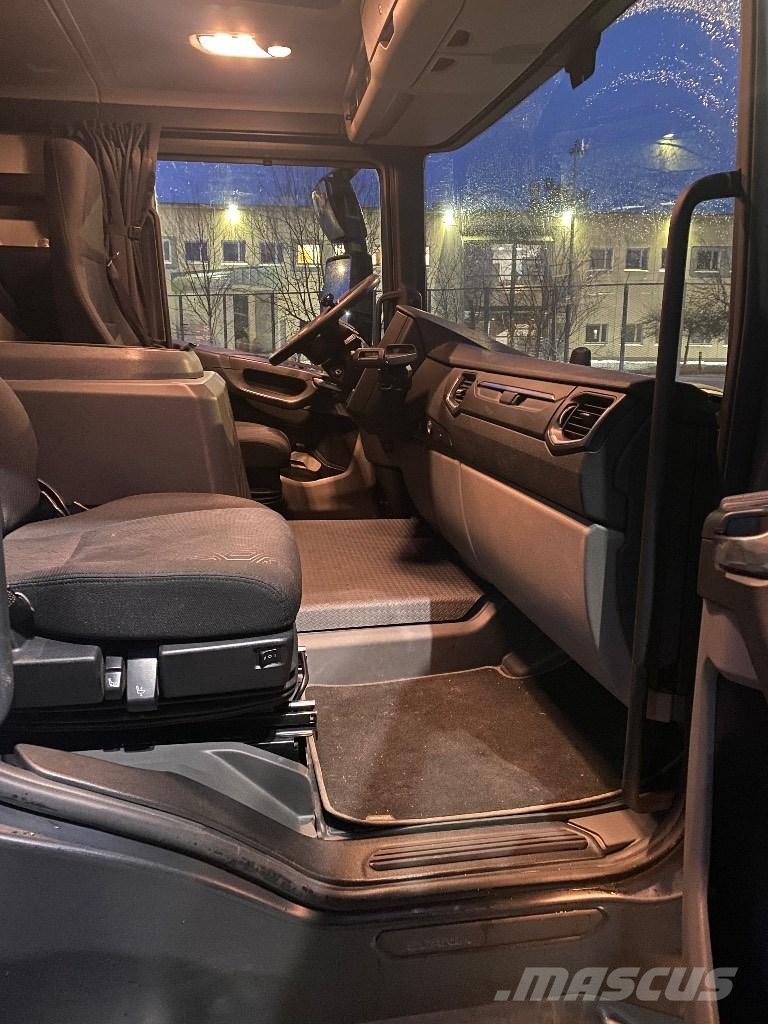 Scania LB Bakwagens met gesloten opbouw