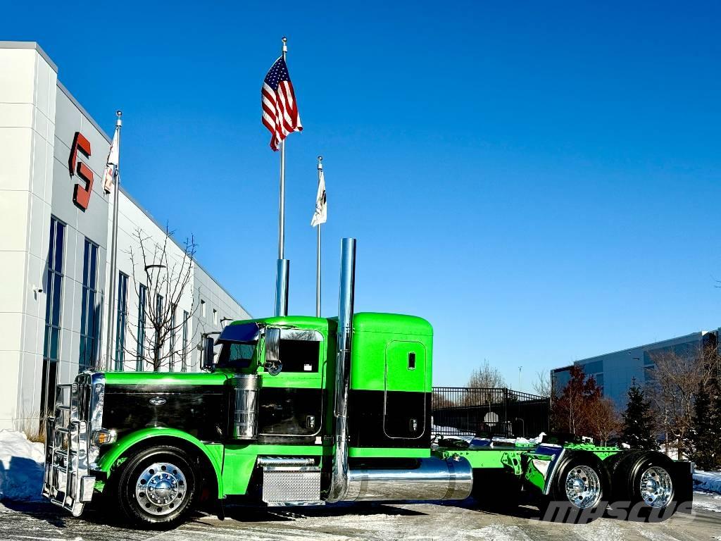 Peterbilt 389 Trekkers