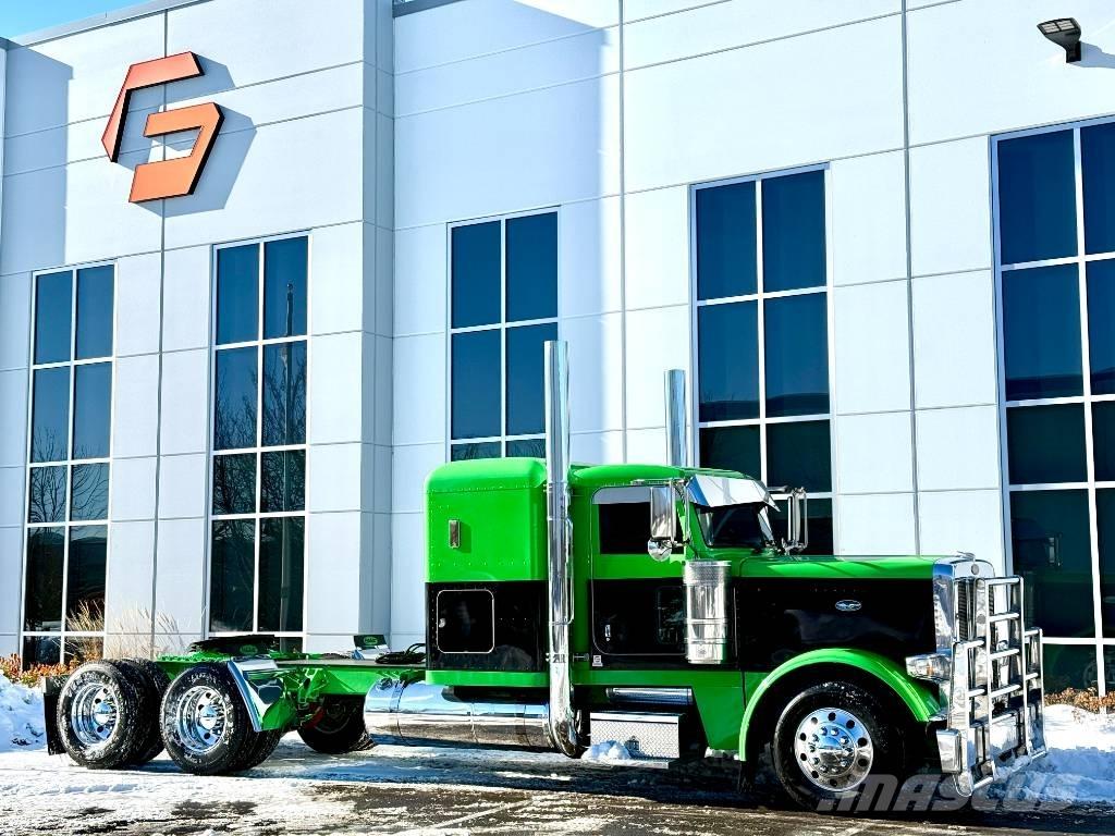 Peterbilt 389 Trekkers