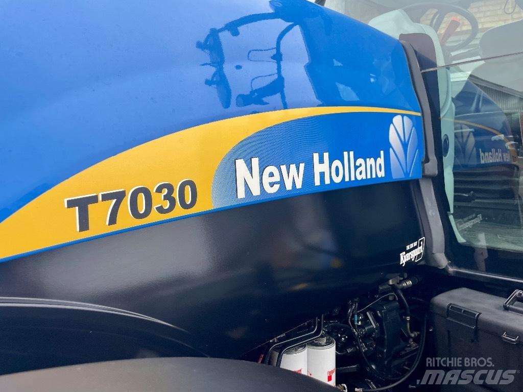 New Holland T 7030 Tractoren