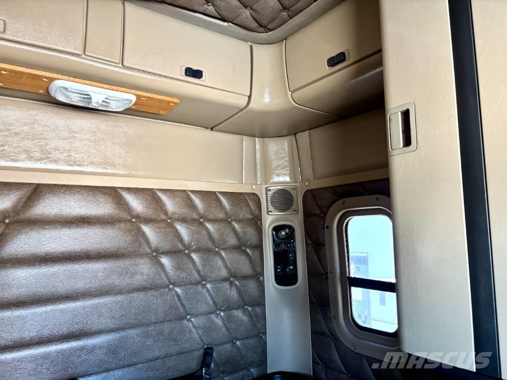 Freightliner SD 122 Trekkers