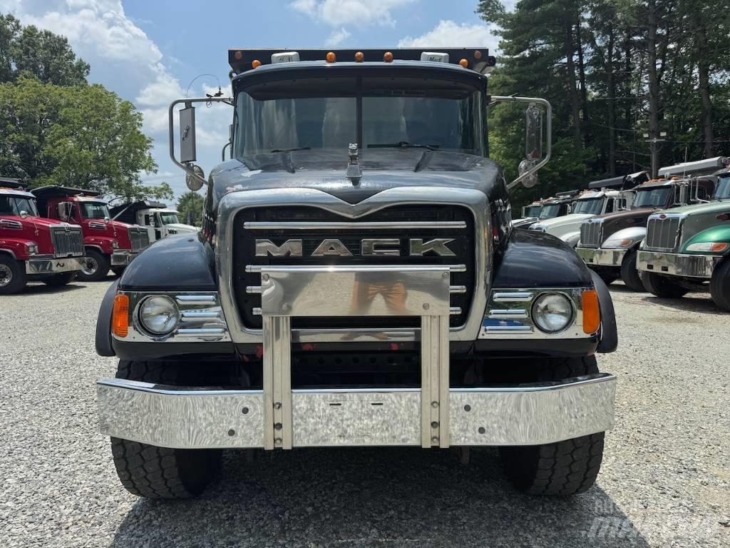 Mack Granite CV 713 Kipper