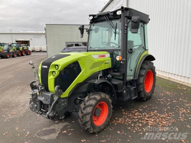 CLAAS NEXOS 240 M Tractoren