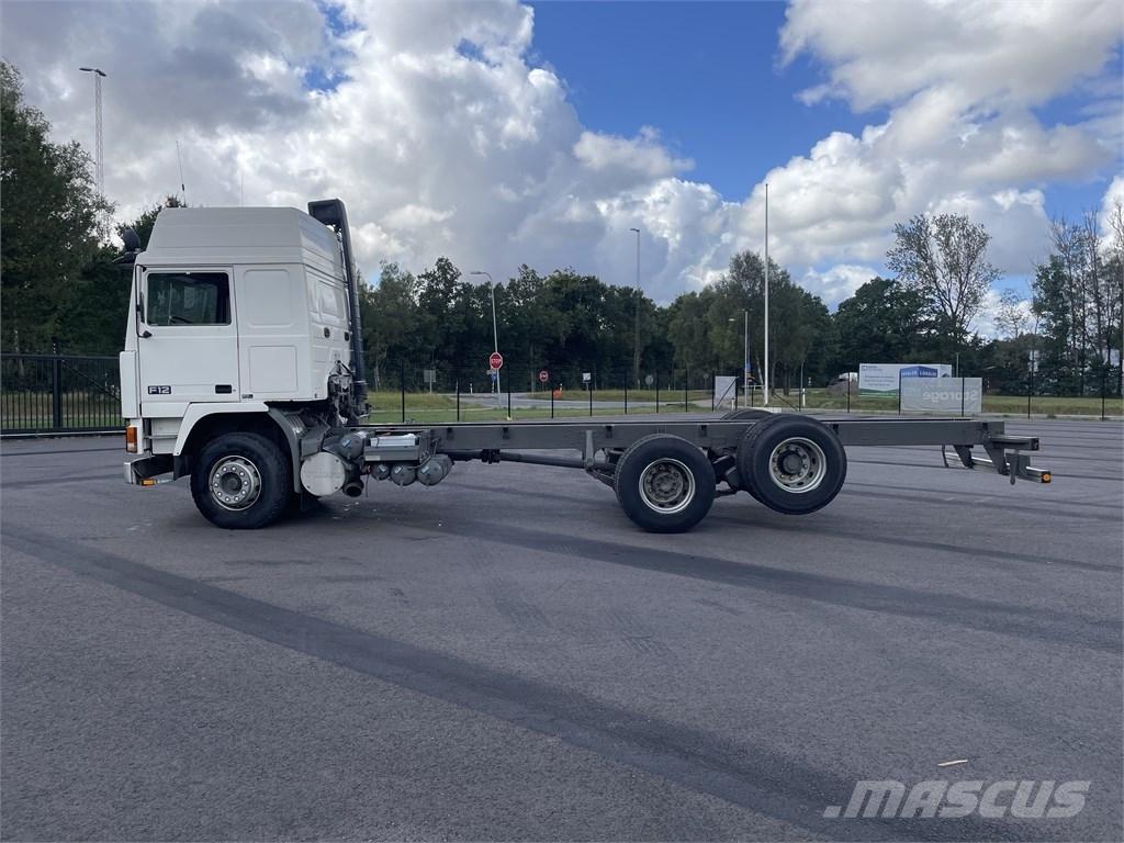 Volvo F 12 Chassis met cabine