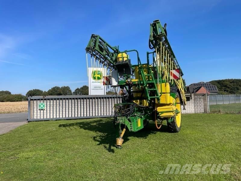John Deere 824 Getrokken spuitmachines