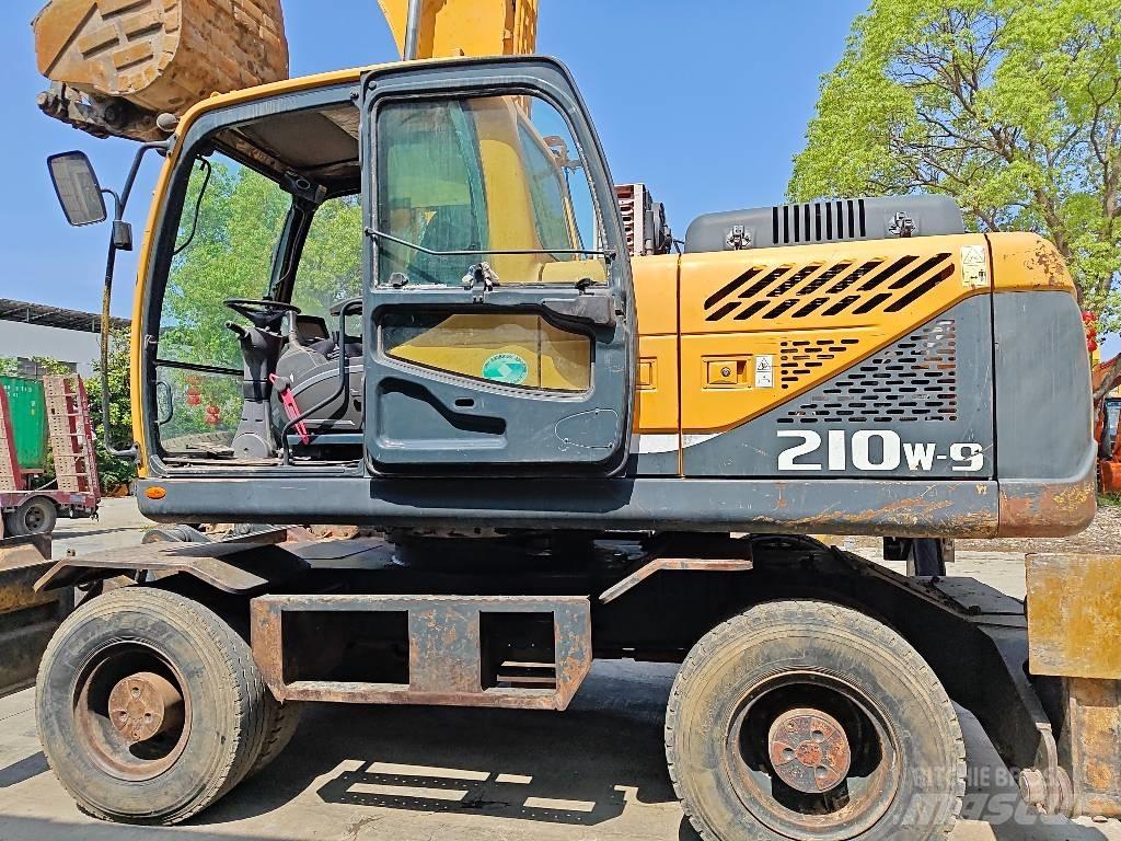 Hyundai R210W-9 Wielgraafmachines