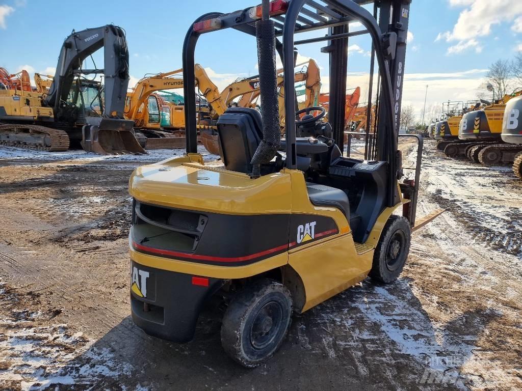 CAT DP 25 N Diesel trucks