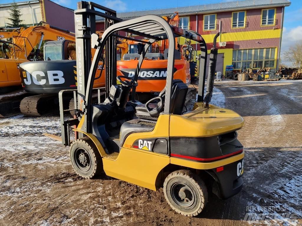 CAT DP 25 N Diesel trucks