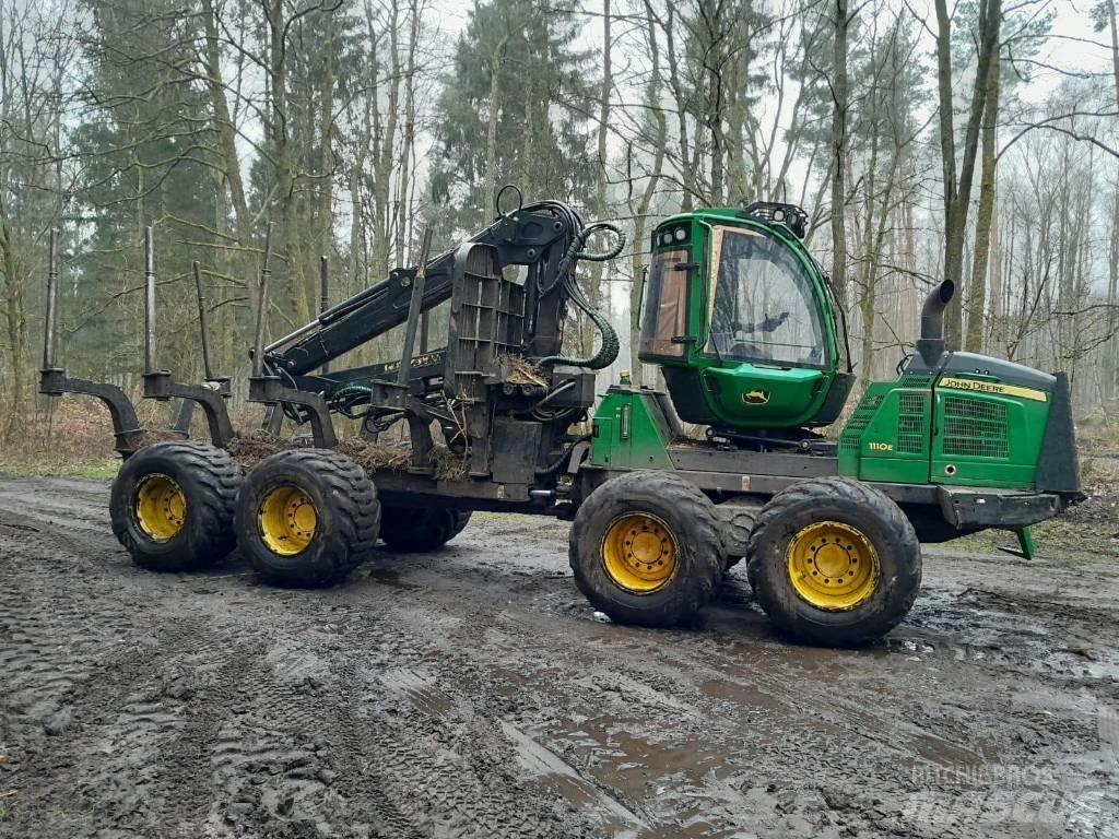 John Deere 1110 E Uitrijwagens