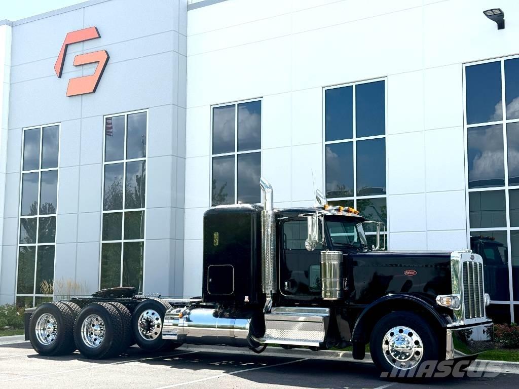 Peterbilt 389 Trekkers
