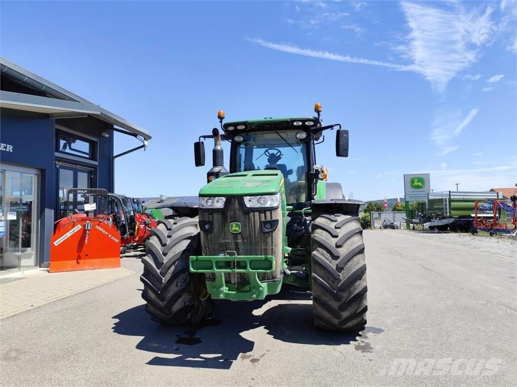 John Deere 8370R Tractoren