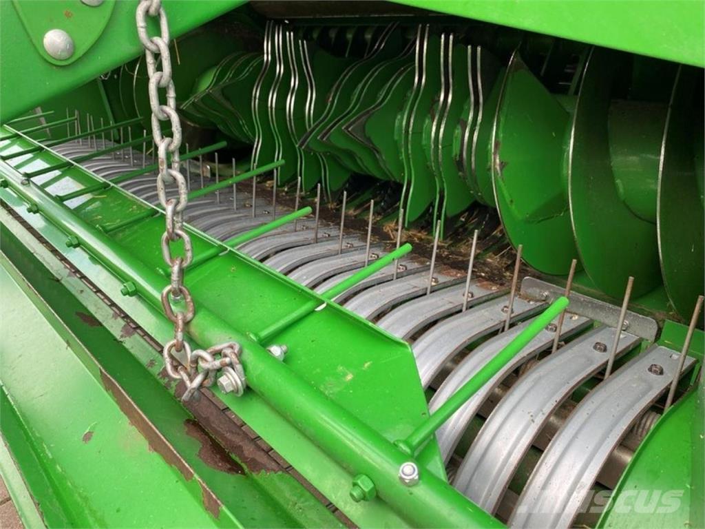 John Deere V 451 M Ronde-balenpersen