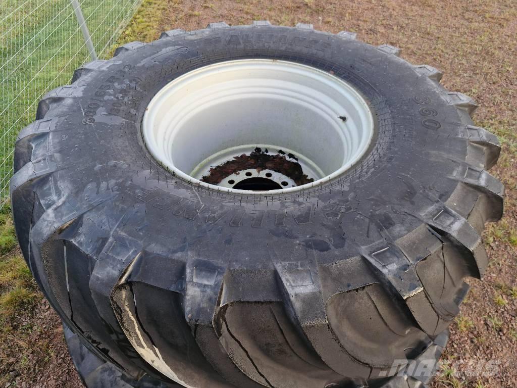 Alliance 800/65-R32 Banden, wielen en velgen