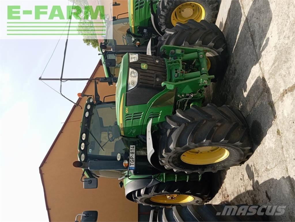 John Deere 6215R Tractoren