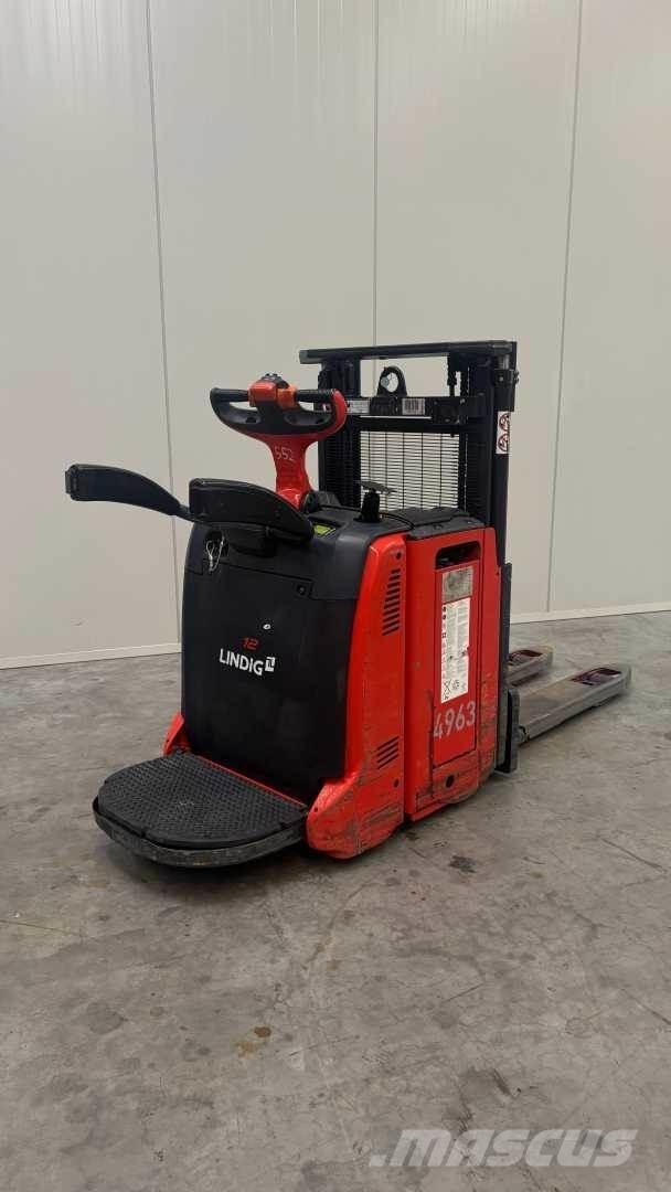 Linde D12AP Zelfrijdende stapelaars
