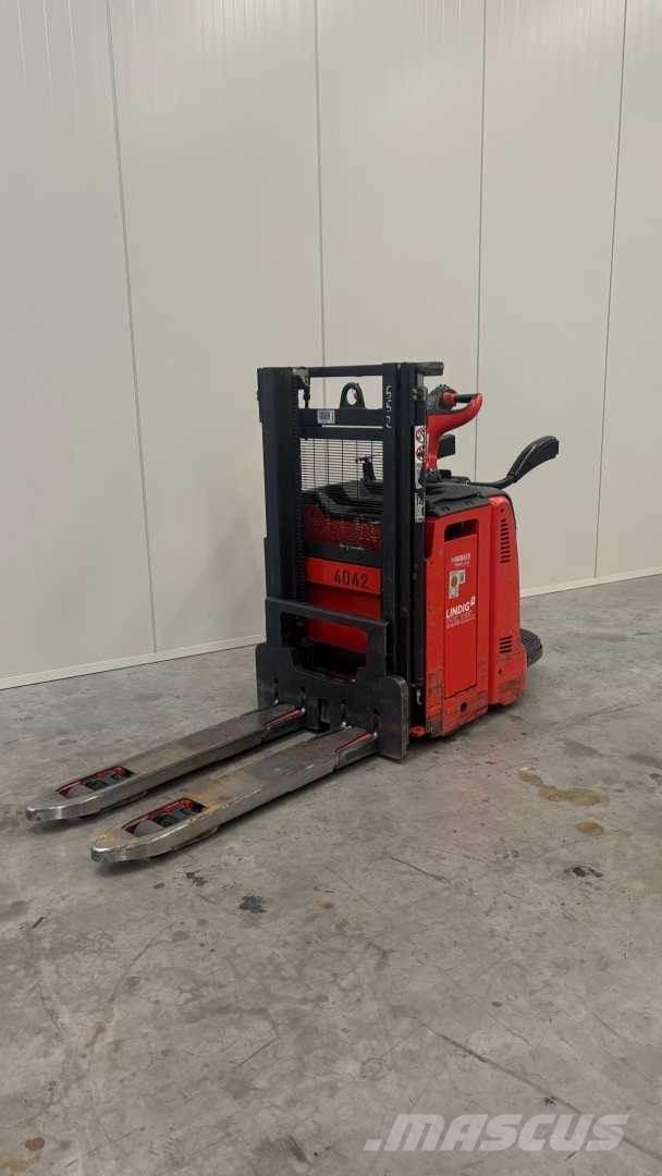 Linde D12AP Zelfrijdende stapelaars