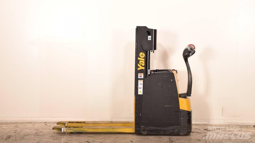 Yale MS 14 AC Meeloop stapelaar