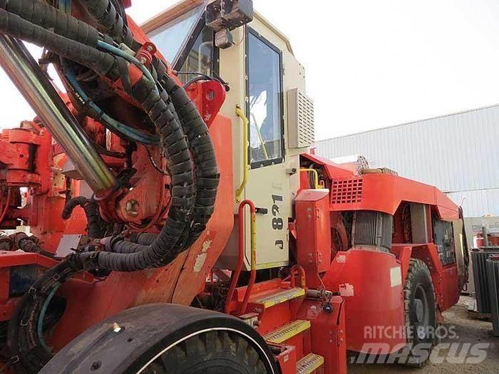 Sandvik DT 821 SC Surface drill rigs