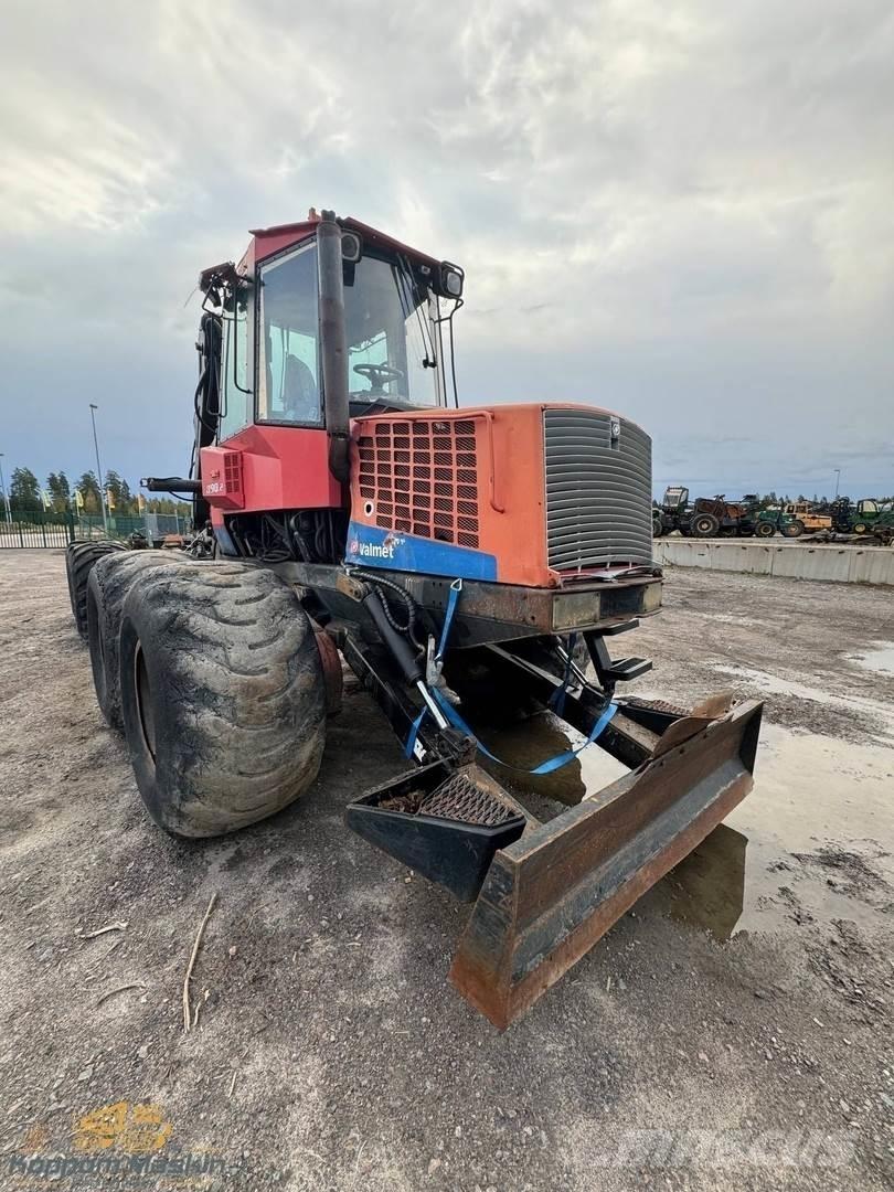 Valmet 890.2 Uitrijwagens