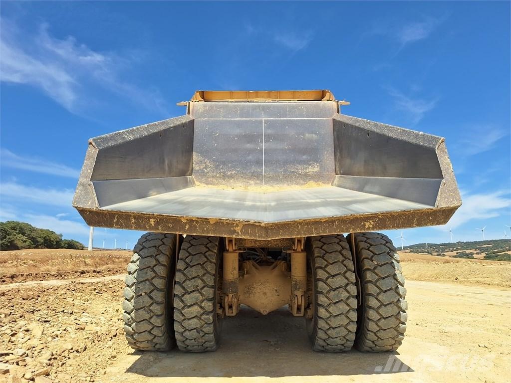 Komatsu HD 605-7E0 Starre dumpers