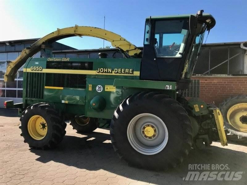 John Deere 6650 Getrokken veldhakselaar