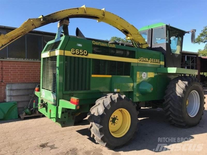 John Deere 6650 Getrokken veldhakselaar