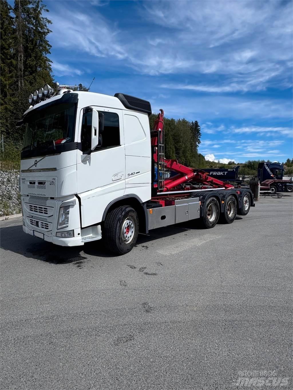 Volvo FH 540 8X4 Vrachtwagen met containersysteem