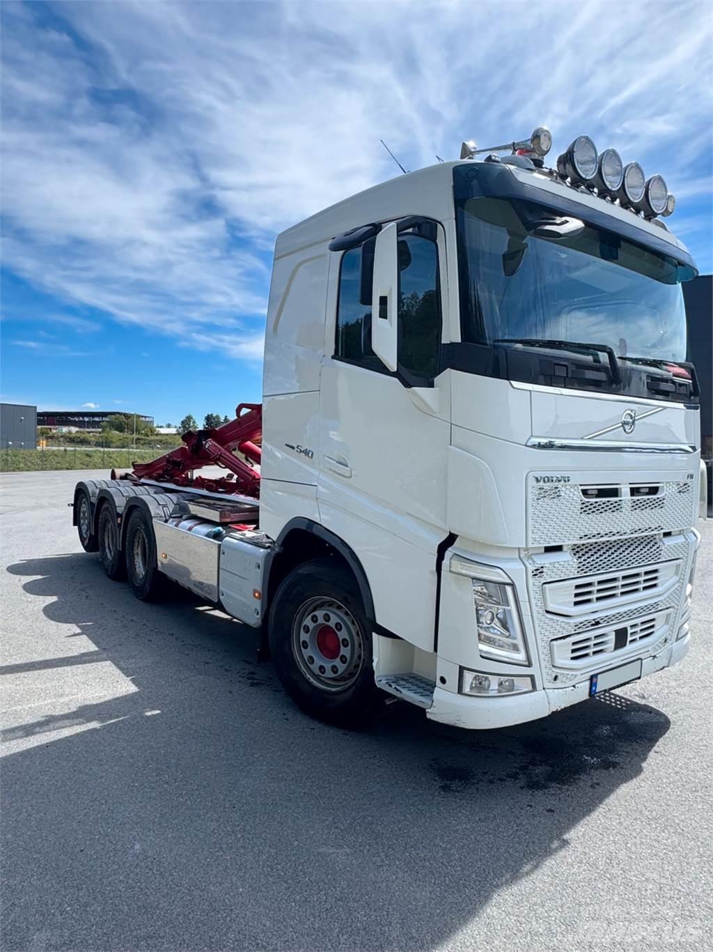 Volvo FH 540 8X4 Vrachtwagen met containersysteem