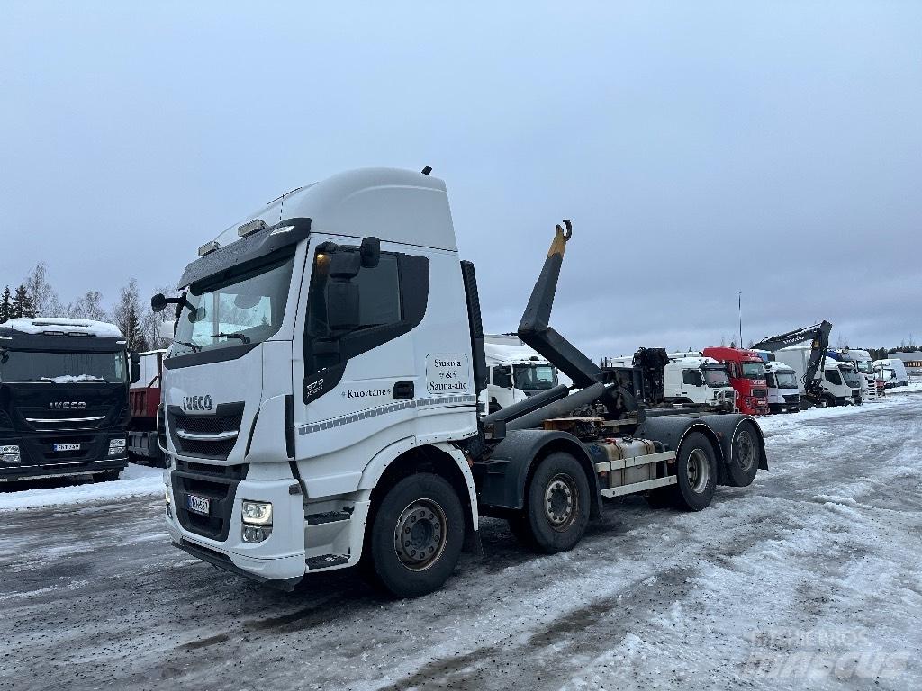 Iveco X-Way 560 8x2 Vrachtwagen met containersysteem