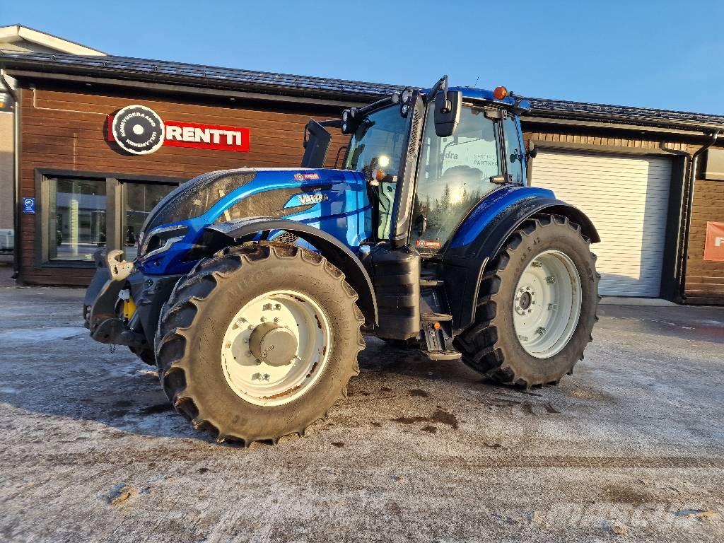 Valtra T 215 V Tractoren