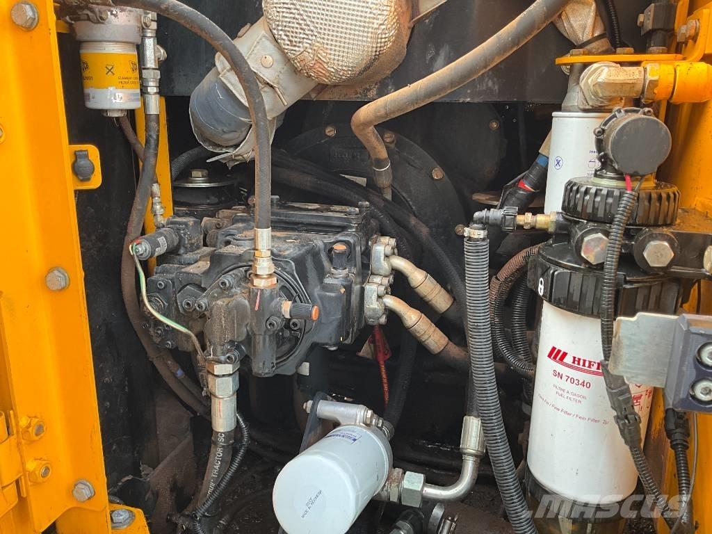 JCB JS 130 LC Rupsgraafmachines