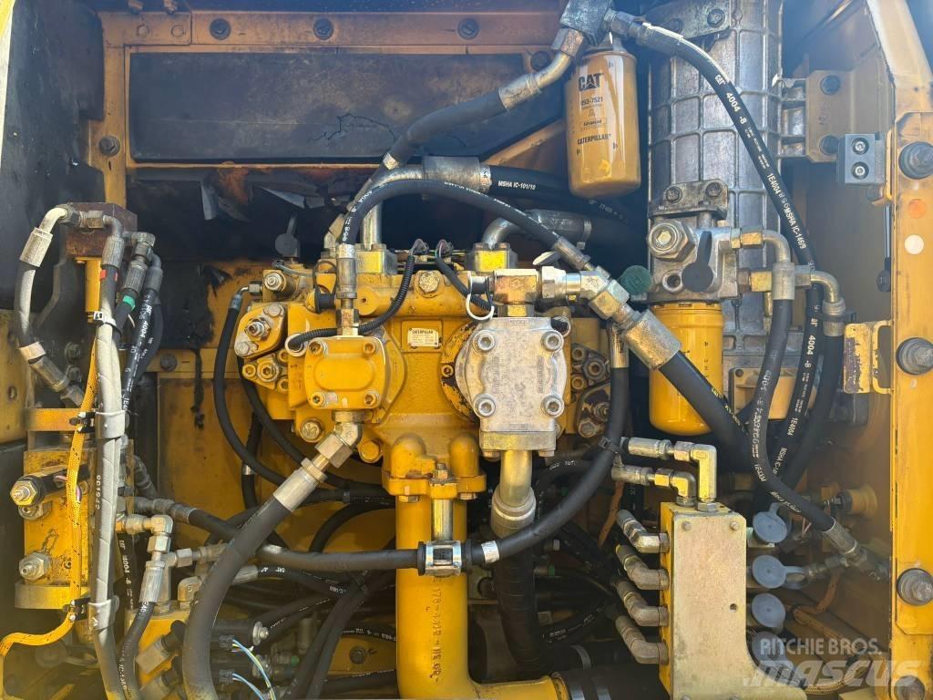 CAT 323 D L Rupsgraafmachines
