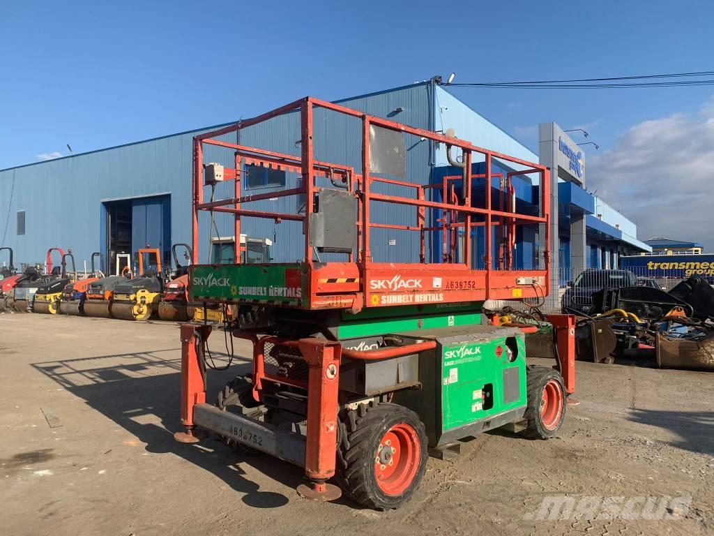 SkyJack SJ 6832 RT Schaarhoogwerkers