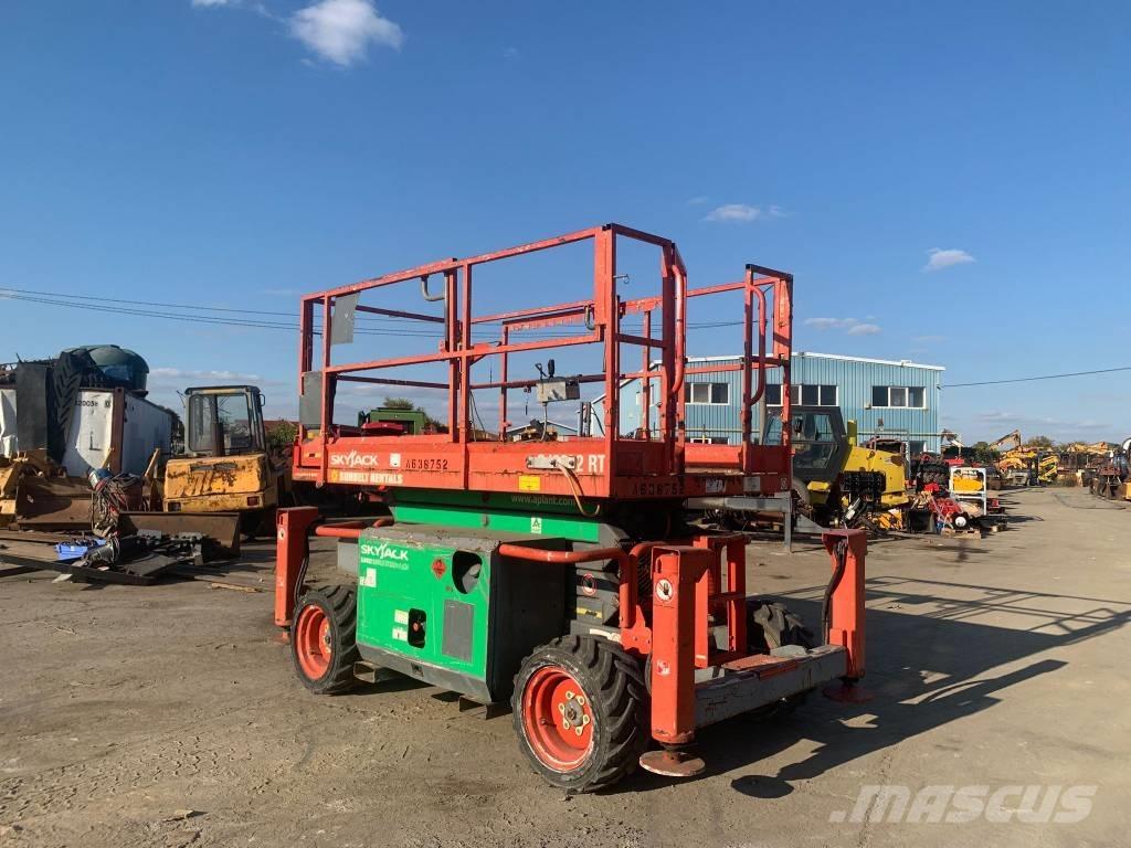 SkyJack SJ 6832 RT Schaarhoogwerkers