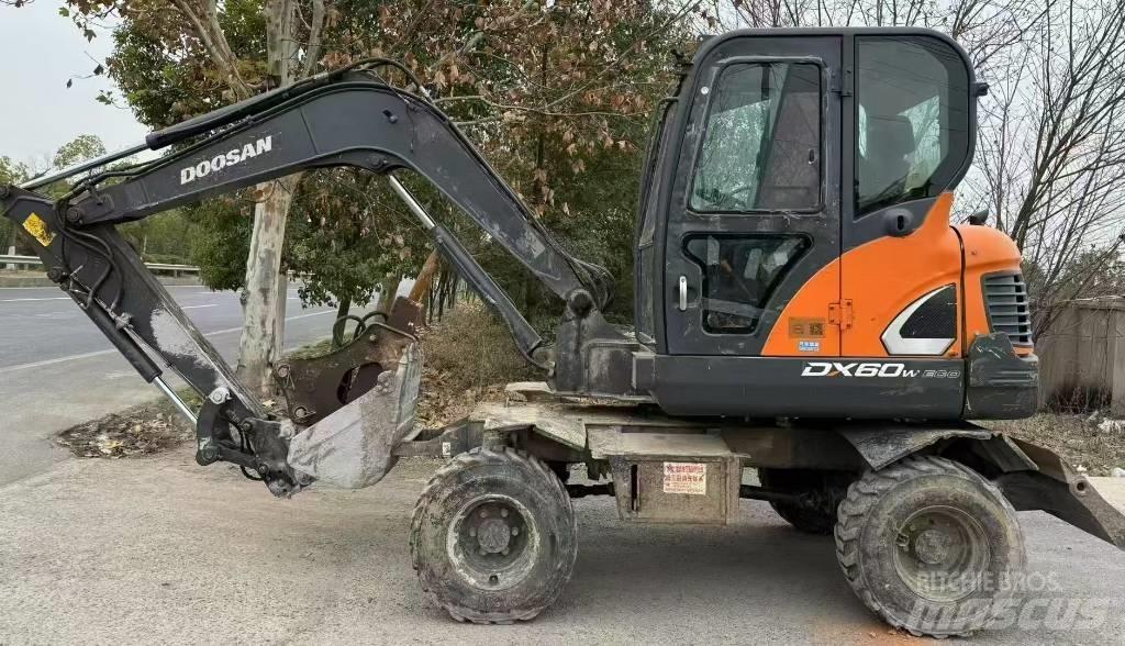Doosan DX 60 Wielgraafmachines