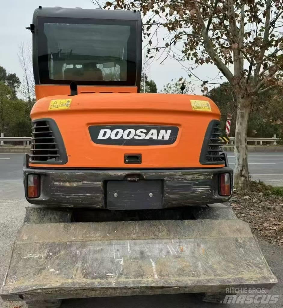 Doosan DX 60 Wielgraafmachines