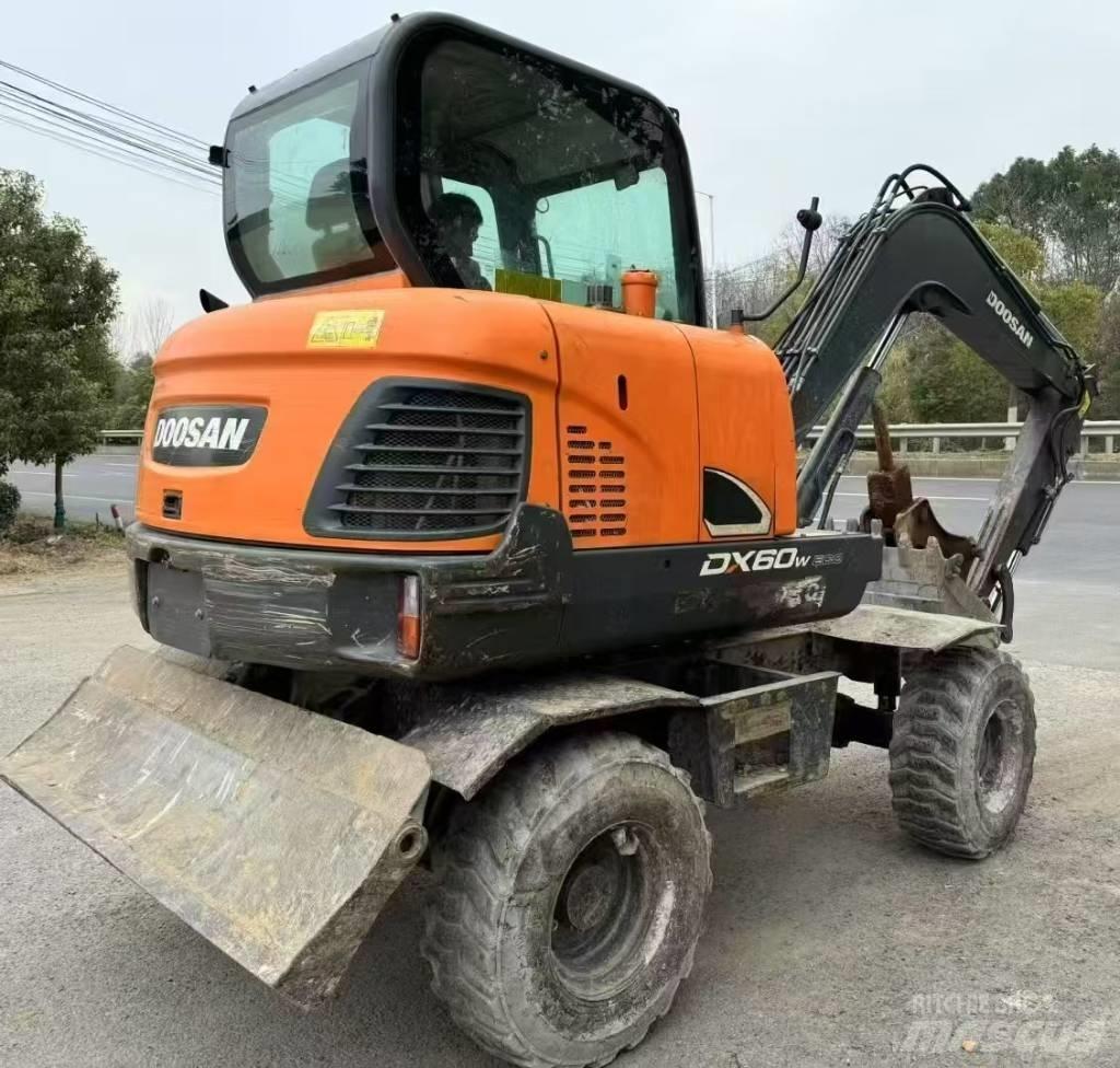 Doosan DX 60 Wielgraafmachines