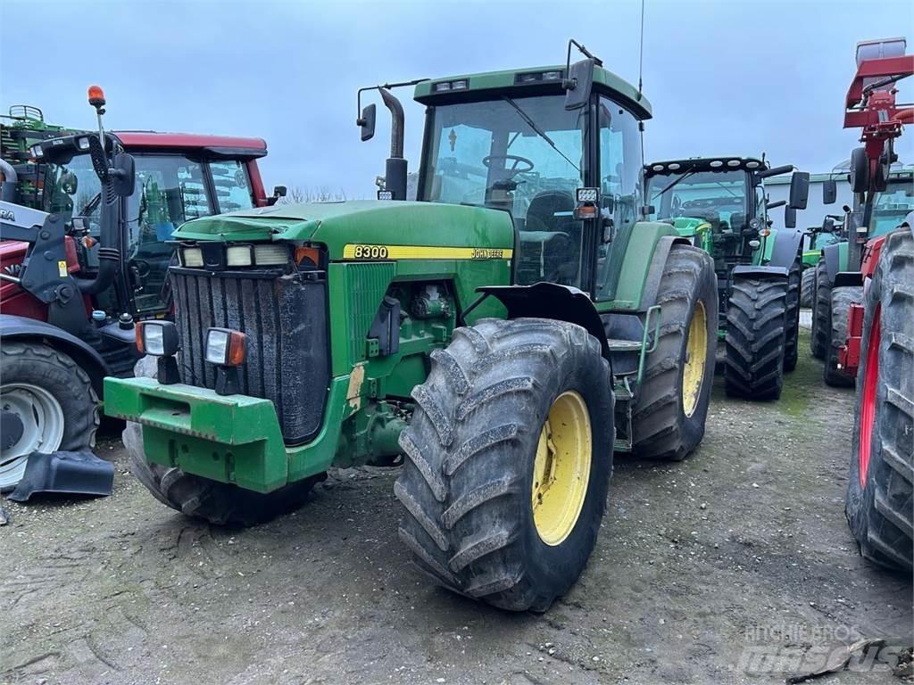 John Deere 8100 Tractoren