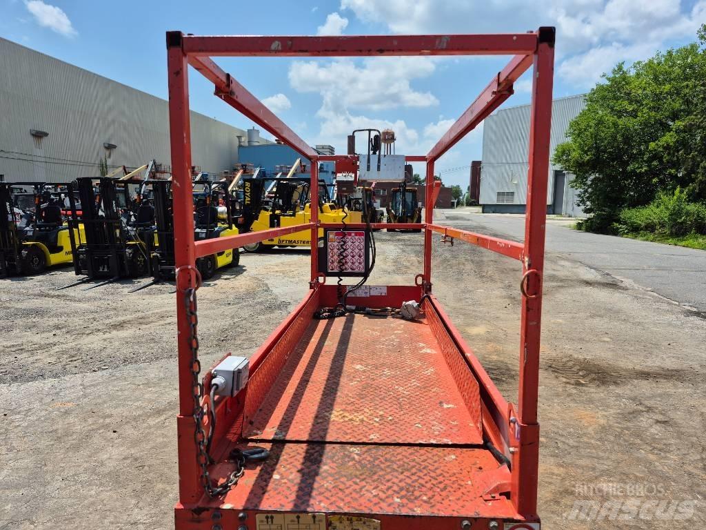SkyJack SJ 3220 Schaarhoogwerkers