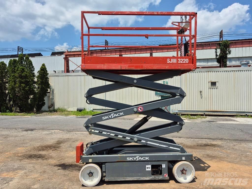 SkyJack SJ 3220 Schaarhoogwerkers