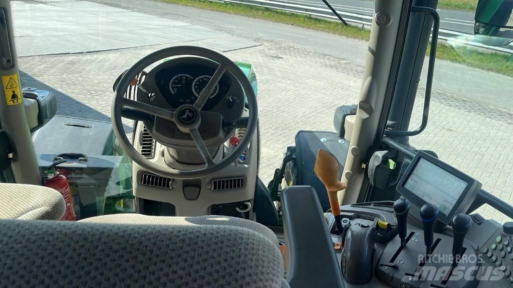 John Deere 6120 R Tractoren