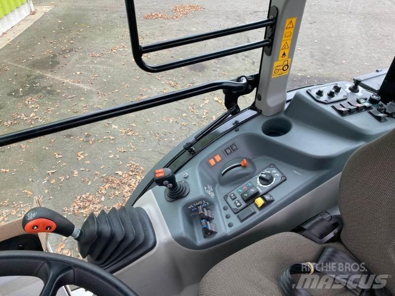 CLAAS NEXOS 260 L Tractoren
